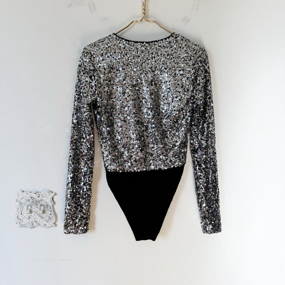 Bardot Siren Silver Sequin Long Sleeve Deep V Bodysuit XS - Picture 4 of 9